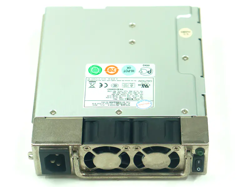 Zippy Emacs MRW-6400P-R 電源供應器